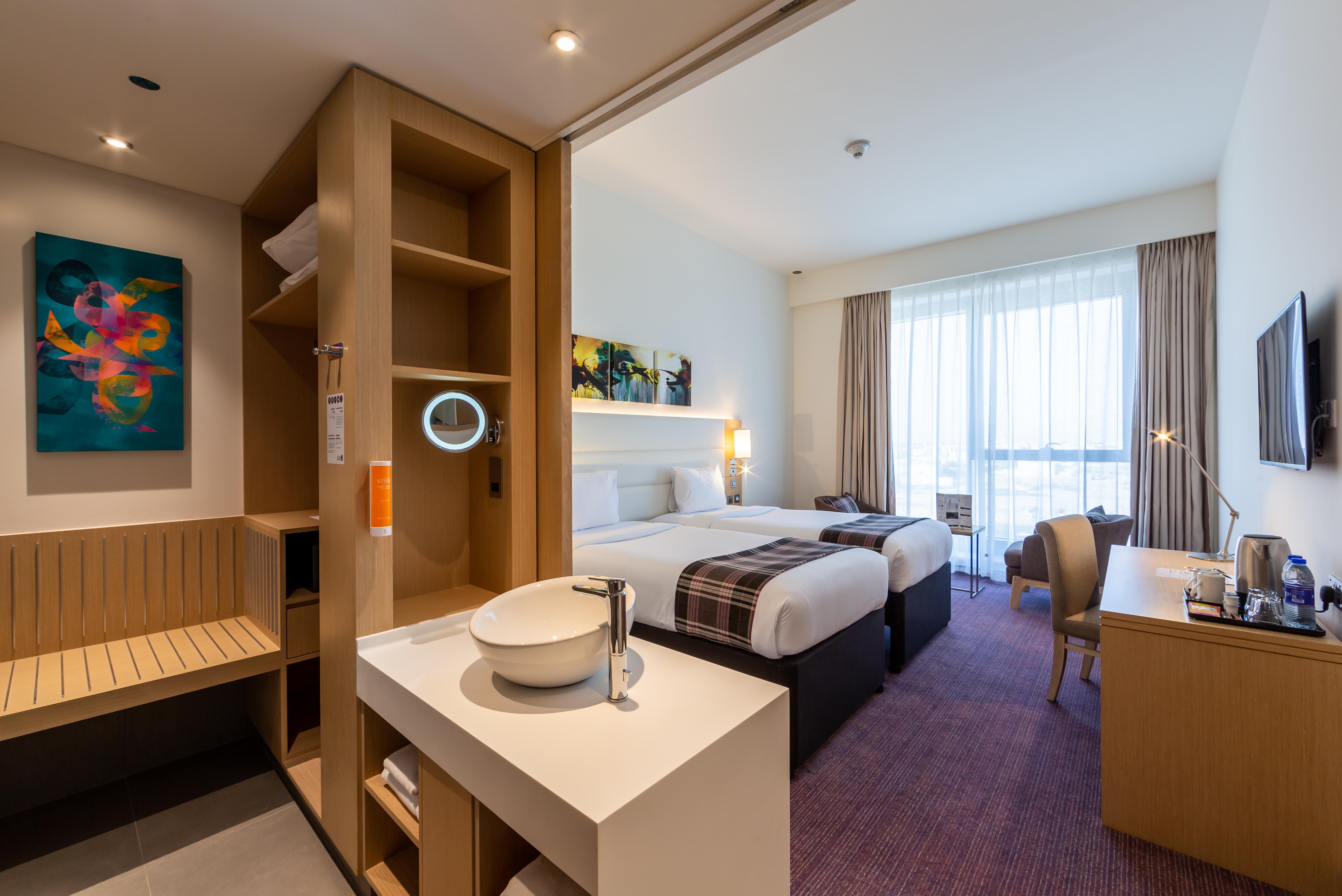 Premier Inn Dubai Dragon Mart Exteriör bild