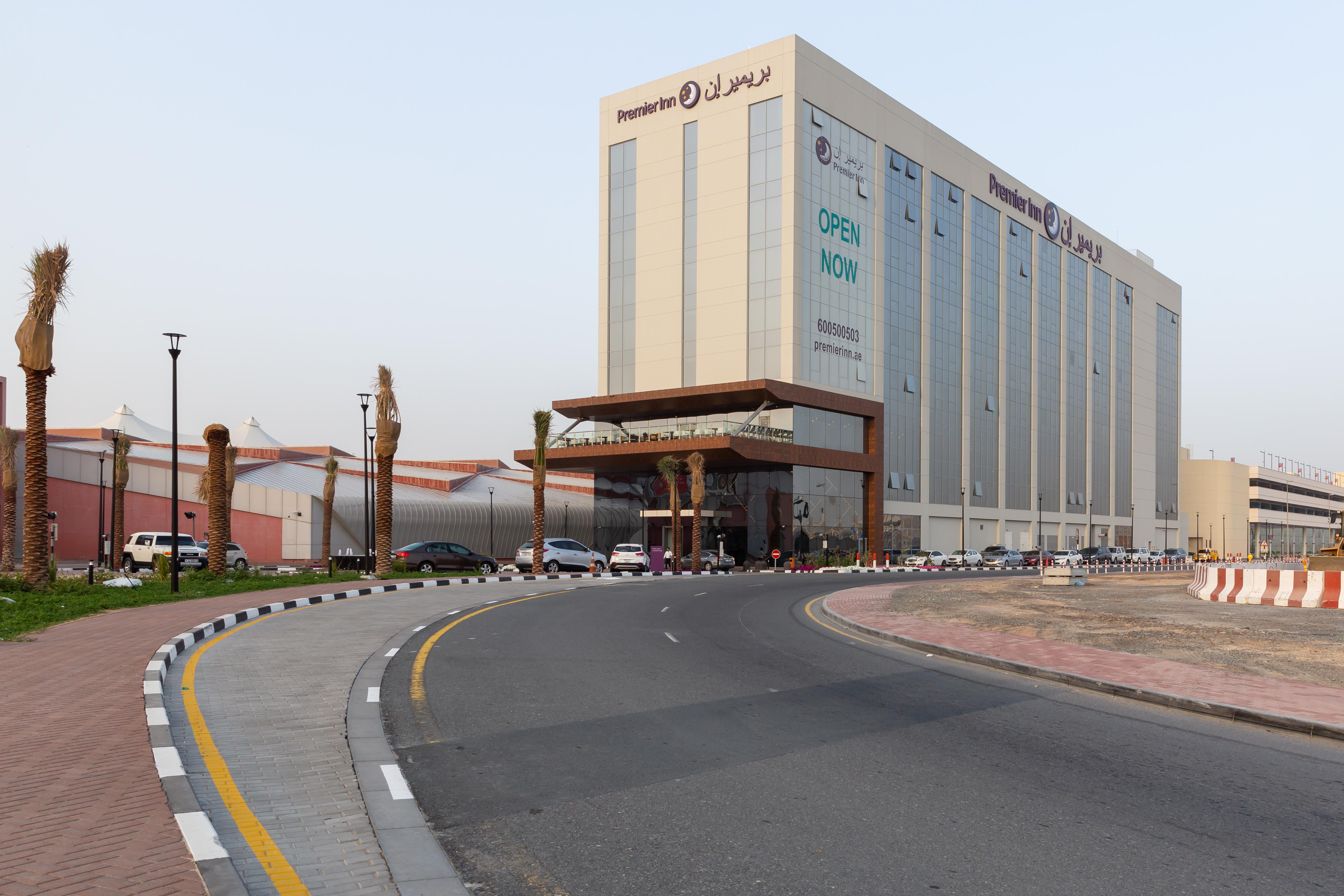 Premier Inn Dubai Dragon Mart Exteriör bild