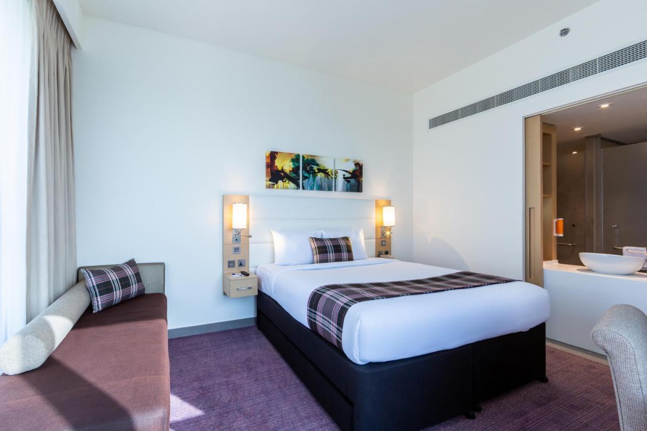 Premier Inn Dubai Dragon Mart Exteriör bild