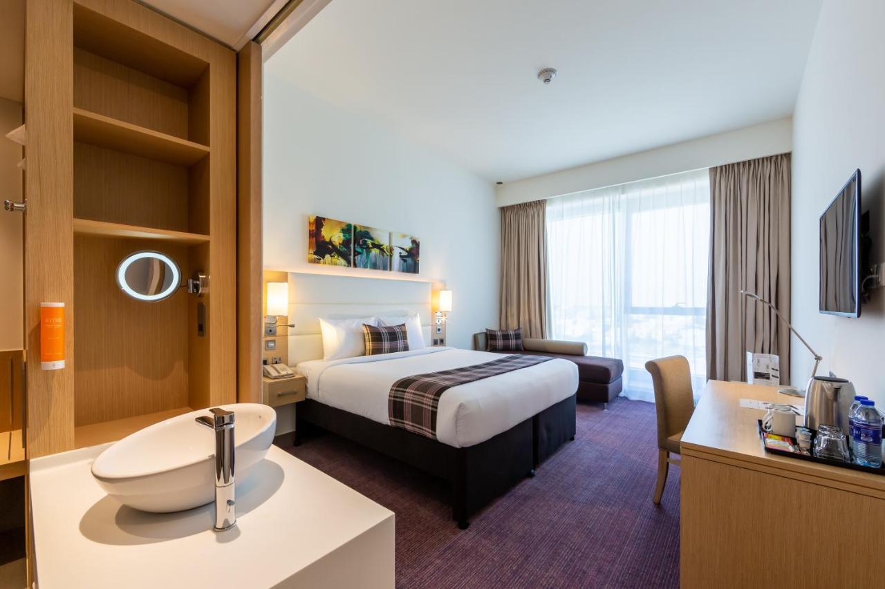 Premier Inn Dubai Dragon Mart Exteriör bild