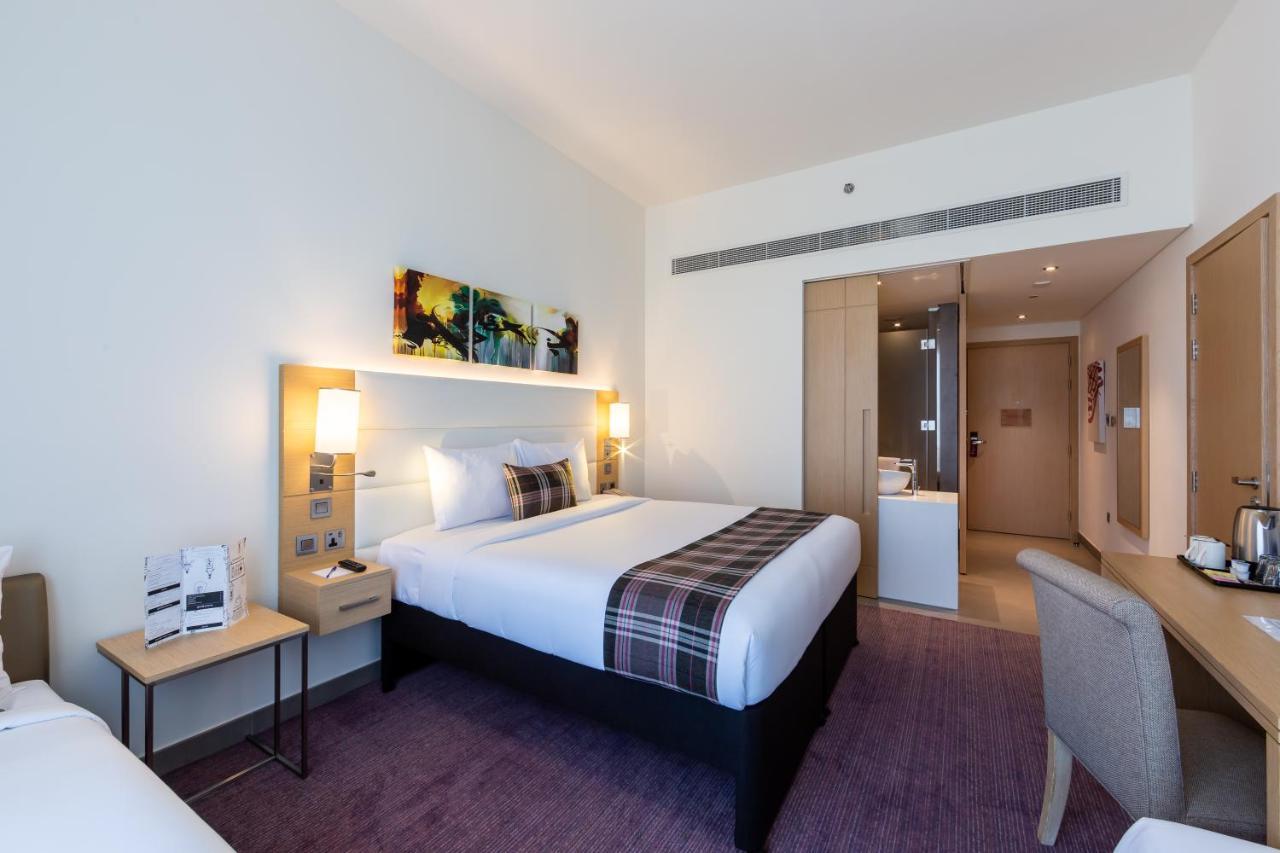Premier Inn Dubai Dragon Mart Exteriör bild