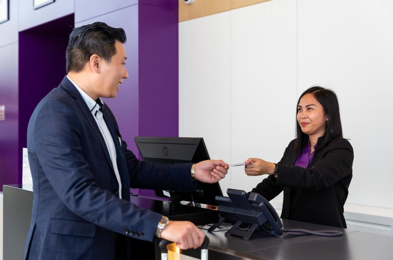 Premier Inn Dubai Dragon Mart Exteriör bild